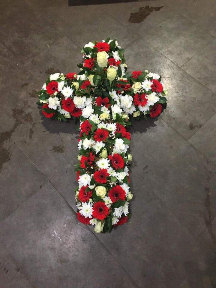 Nous réalisons des bouquets personnalisés pour deuil.